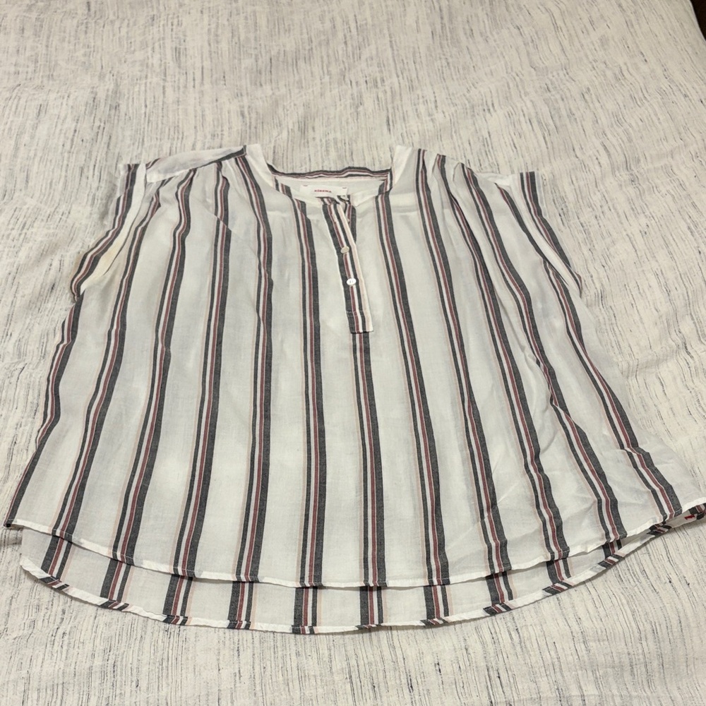 XiRENA White and Black Striped Blouse